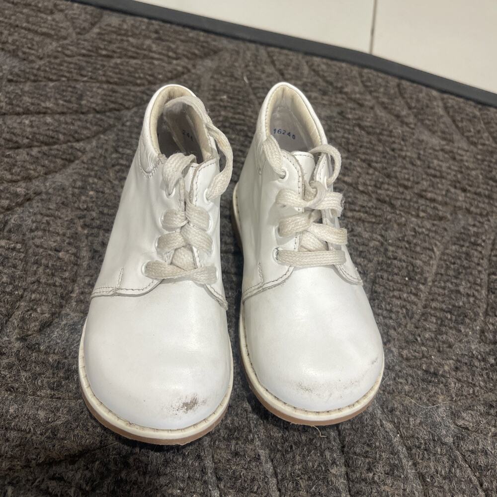Taps By Kinder Leather Shoes Size 5.5